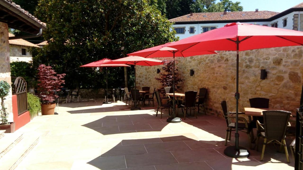 La Casona De Revolgo Hotell Santillana del Mar Exteriör bild