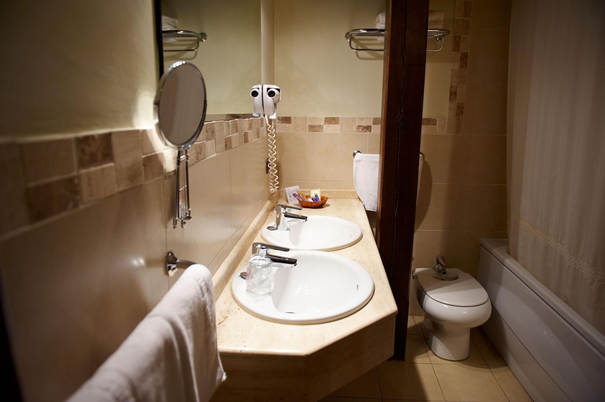 La Casona De Revolgo Hotell Santillana del Mar Exteriör bild