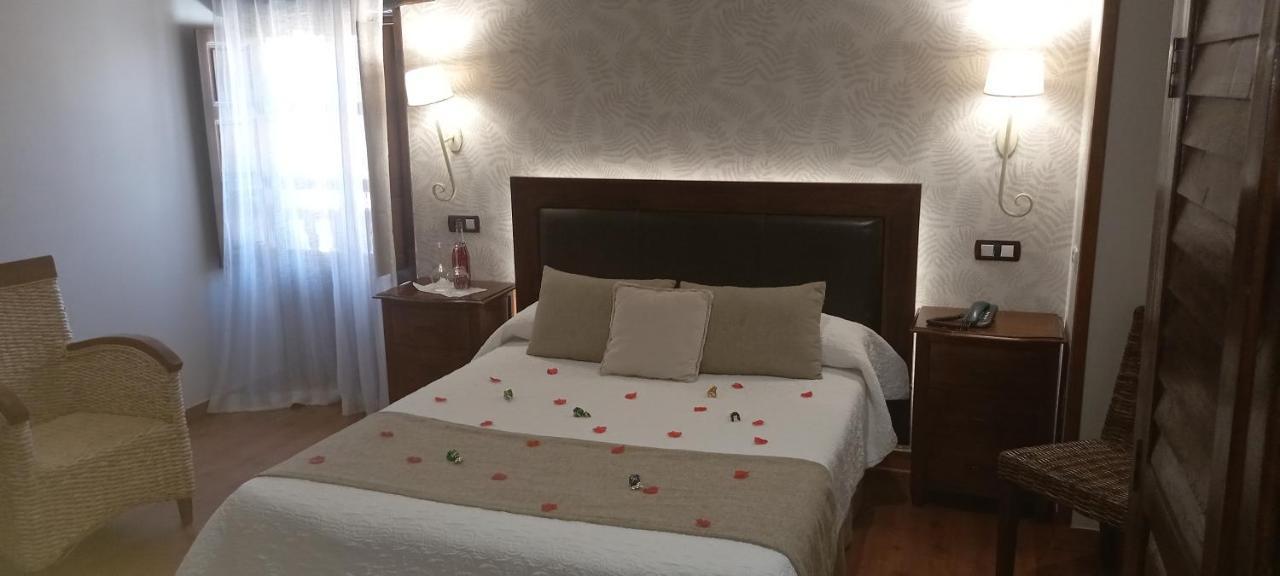 La Casona De Revolgo Hotell Santillana del Mar Exteriör bild