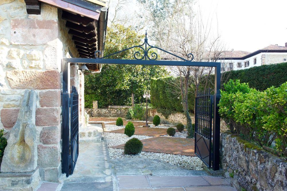 La Casona De Revolgo Hotell Santillana del Mar Exteriör bild
