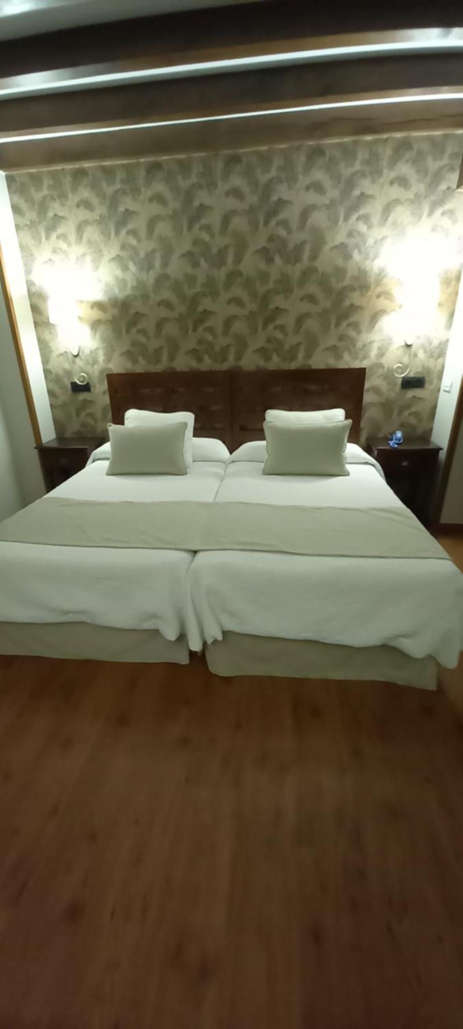 La Casona De Revolgo Hotell Santillana del Mar Exteriör bild