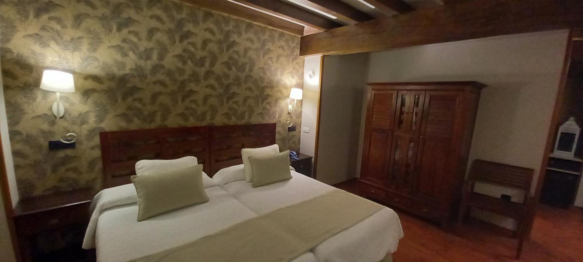 La Casona De Revolgo Hotell Santillana del Mar Exteriör bild