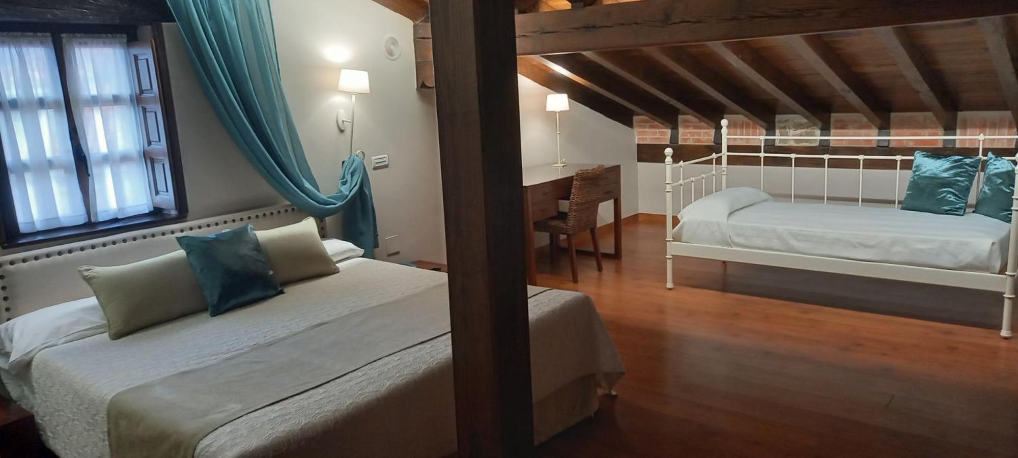 La Casona De Revolgo Hotell Santillana del Mar Exteriör bild