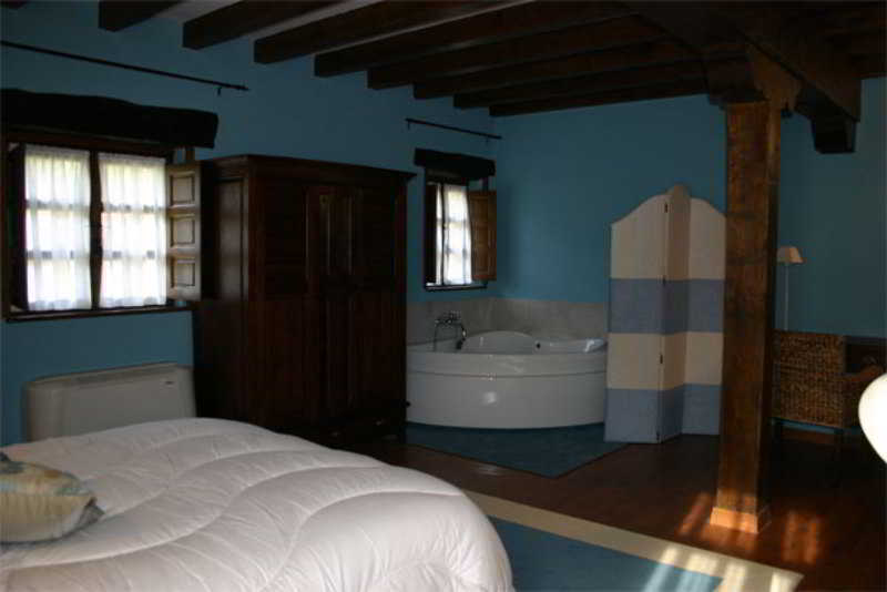 La Casona De Revolgo Hotell Santillana del Mar Exteriör bild