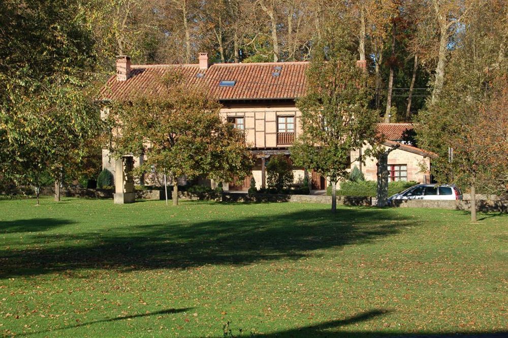 La Casona De Revolgo Hotell Santillana del Mar Exteriör bild