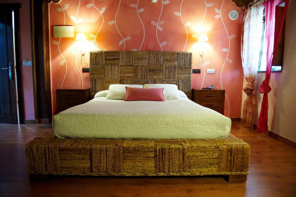 La Casona De Revolgo Hotell Santillana del Mar Exteriör bild
