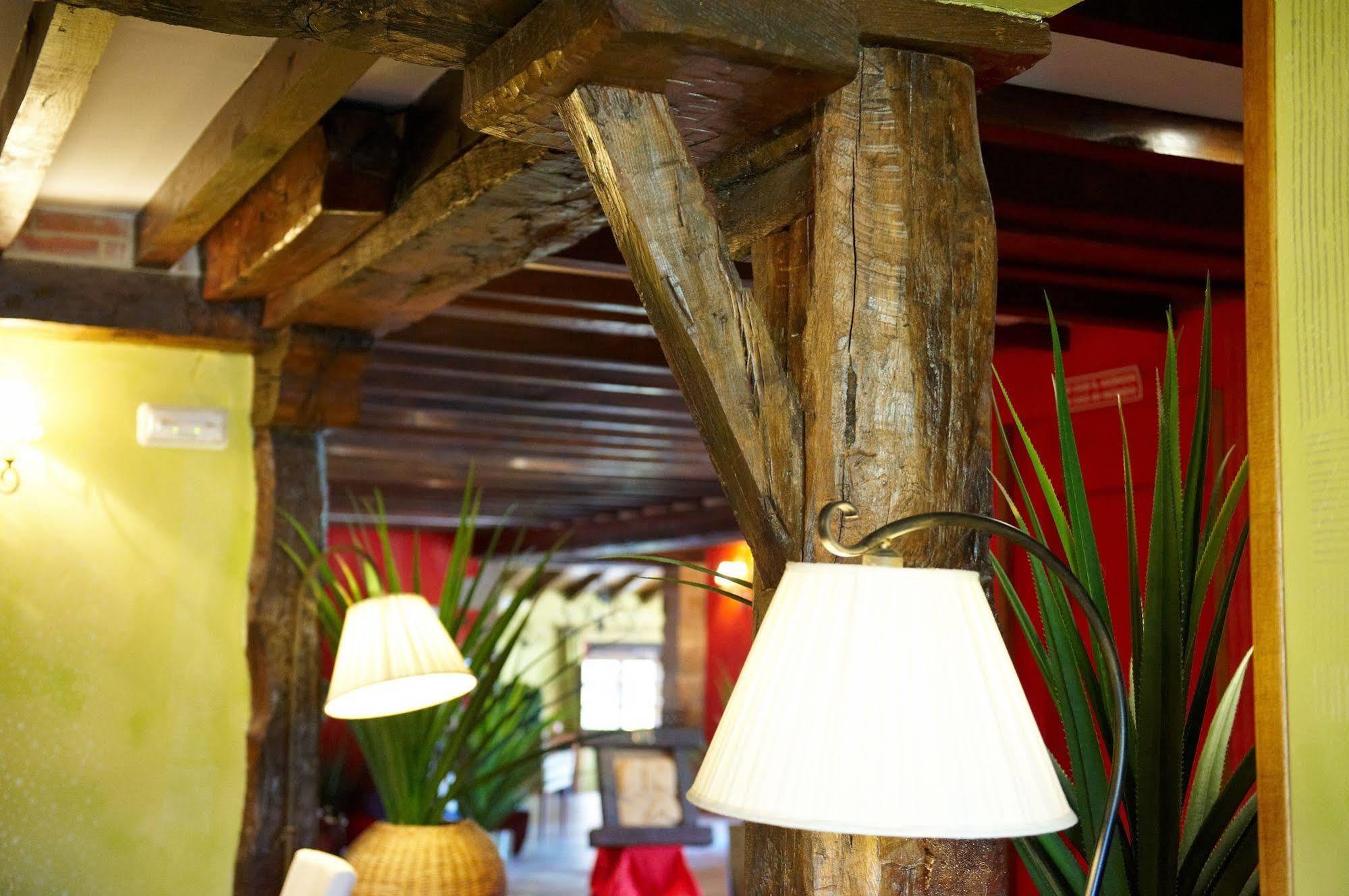 La Casona De Revolgo Hotell Santillana del Mar Exteriör bild