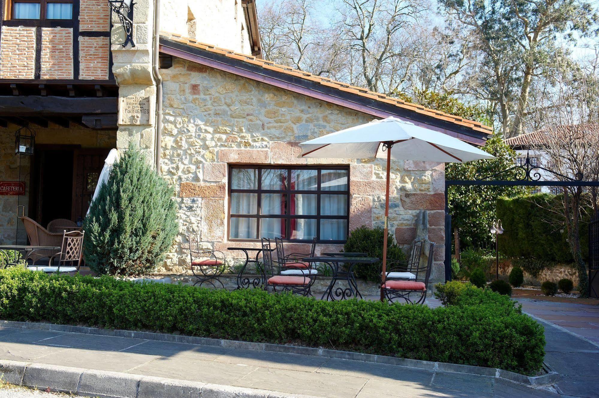 La Casona De Revolgo Hotell Santillana del Mar Exteriör bild